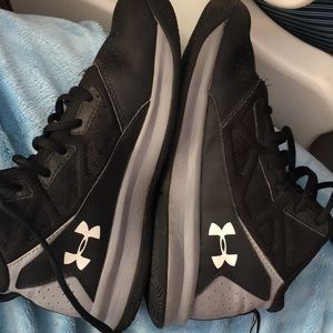 Boys under armour basketball shoes